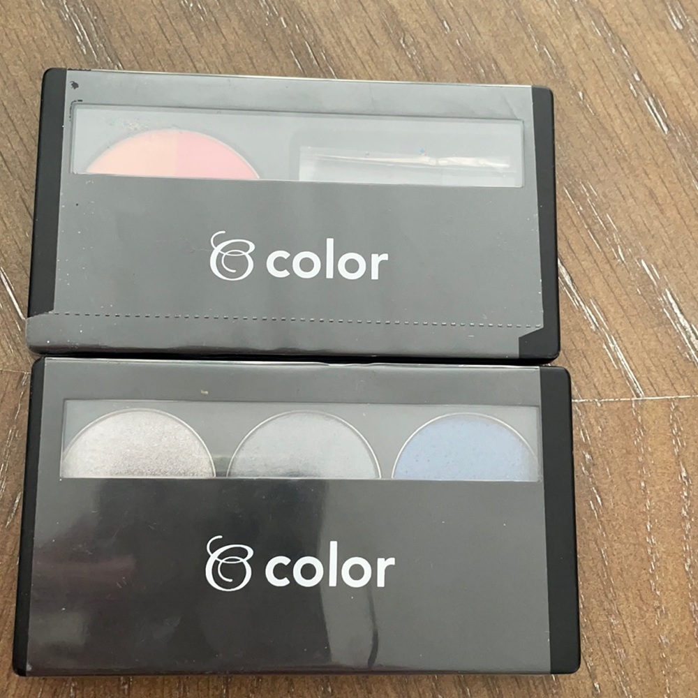 Mineral shadows and mineral blush